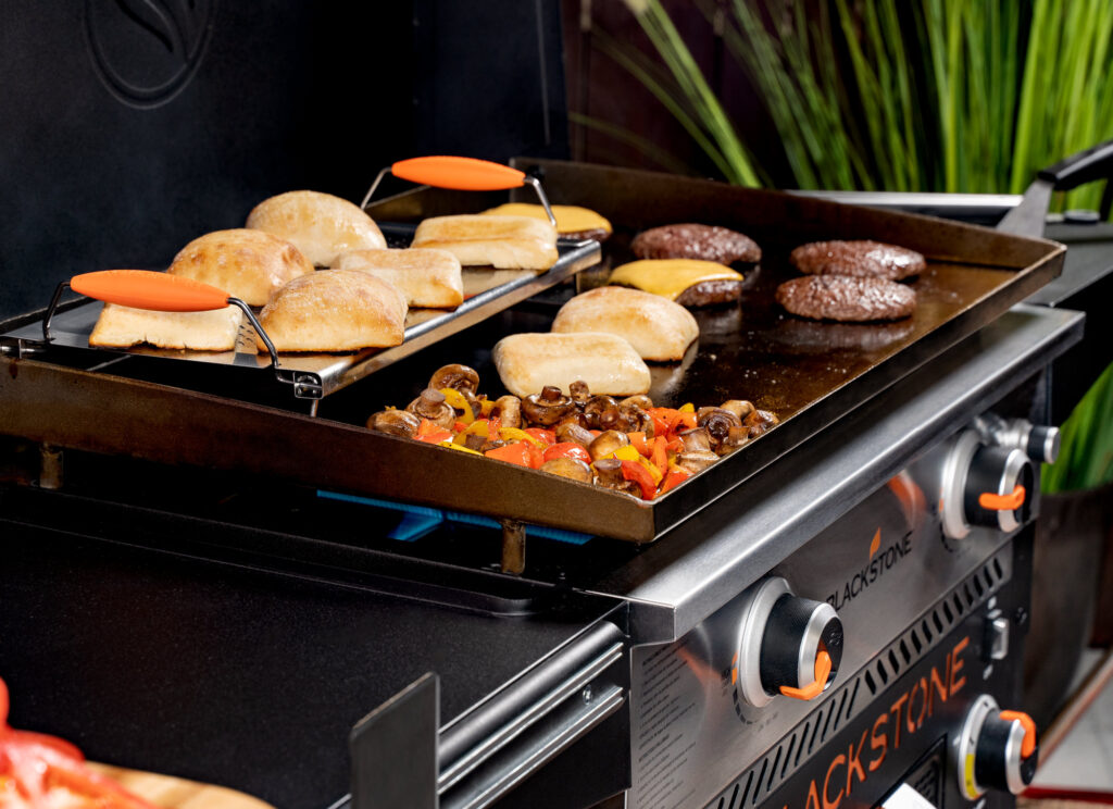 Blackstone 2-Burner 28" Griddle Combo With Air Fryer And Hood ...